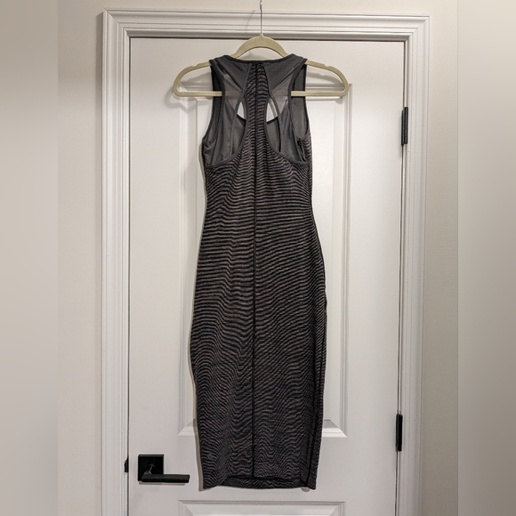 Lululemon Globetrotter Dress - Picture 5 of 8